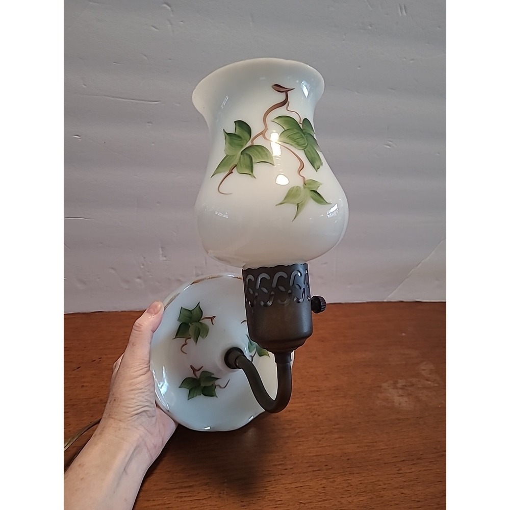 Vintage Ivy Hand Painted Milk Glass Wall Sconce Lamp Green Leaves‎ Works